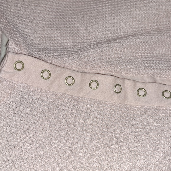 Light pink long sleeve - Picture 3 of 3